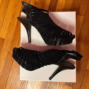 Amazingly comfy platform sandals! Size 10